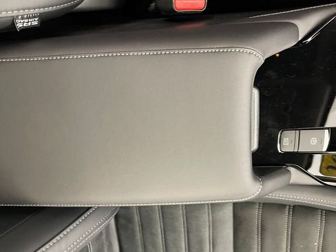 New 2025 Mitsubishi Outlander SE image 11