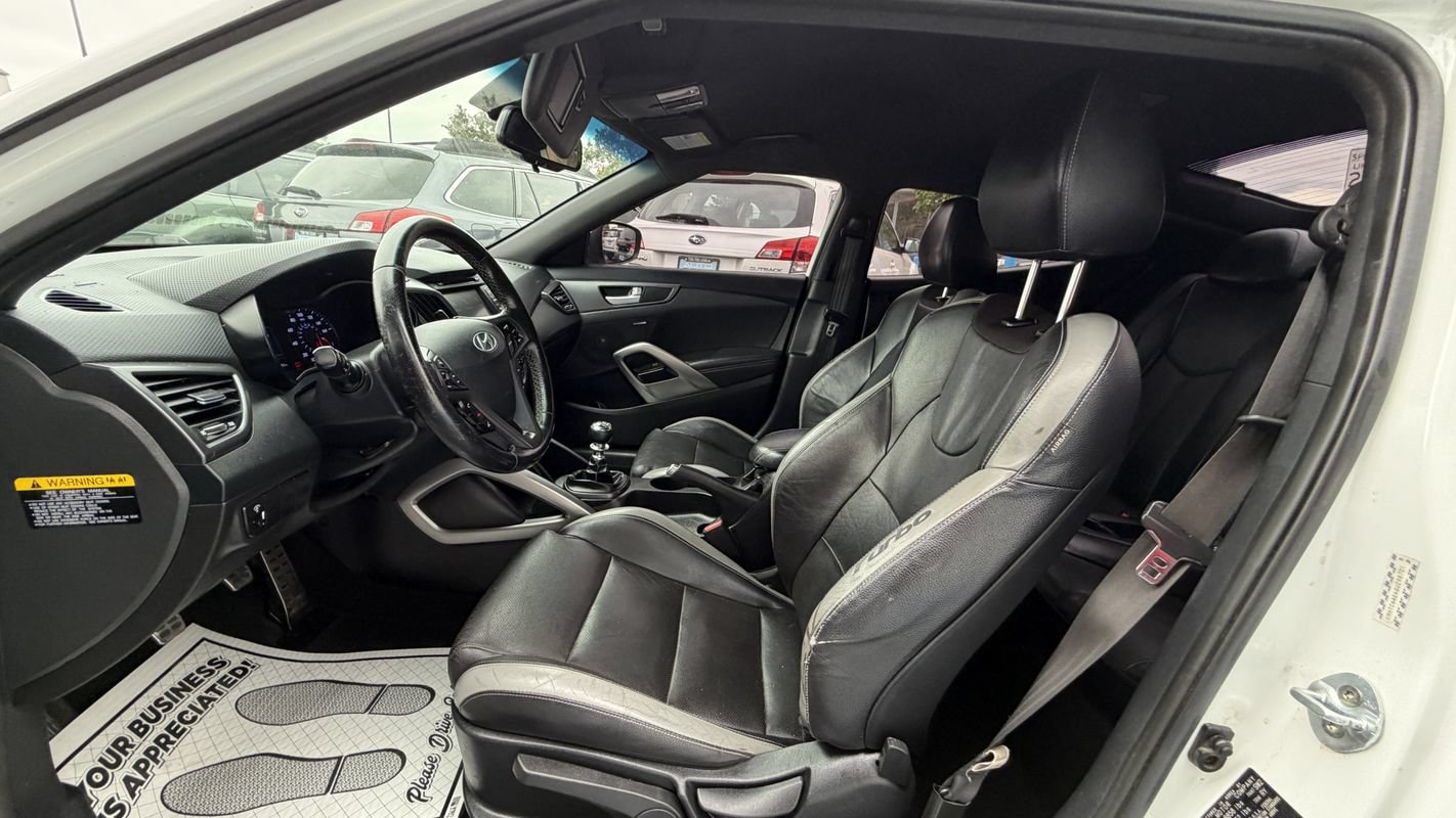 Used 2016 Hyundai Veloster Turbo FWD image 8