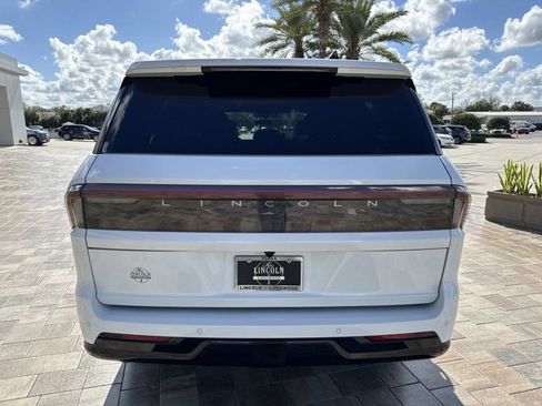 New 2026 Lincoln Navigator L Reserve image 3
