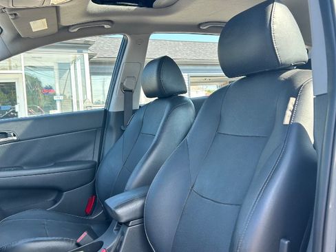 Used 2011 Hyundai Elantra FWD image 9