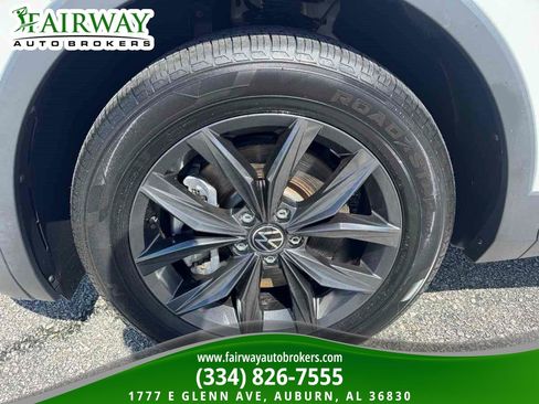 Used 2023 Volkswagen Tiguan SE AWD/4WD image 29