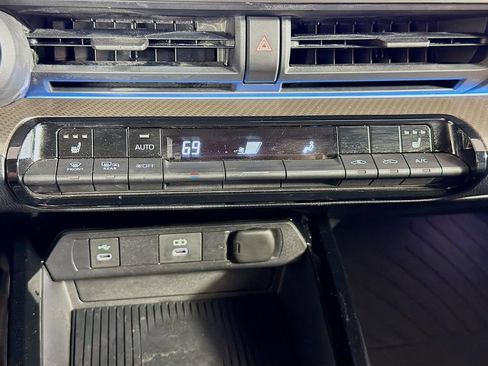 Used 2023 Toyota Prius XLE AWD/4WD image 16