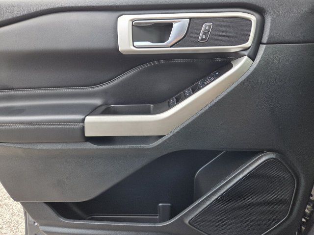 Certified 2024 Ford Explorer XLT RWD image 23
