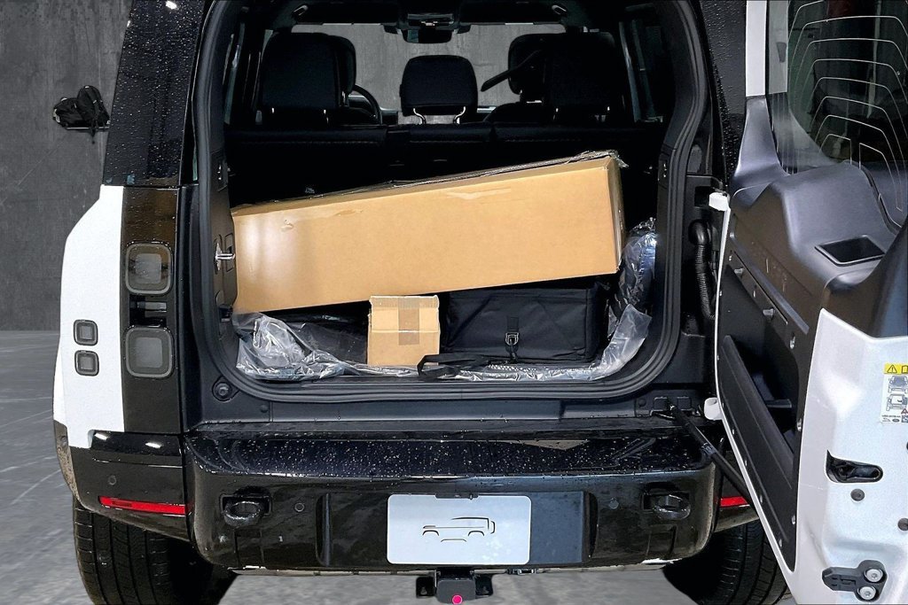 New 2026 Land Rover Defender 110 X-Dynamic SE AWD/4WD image 4