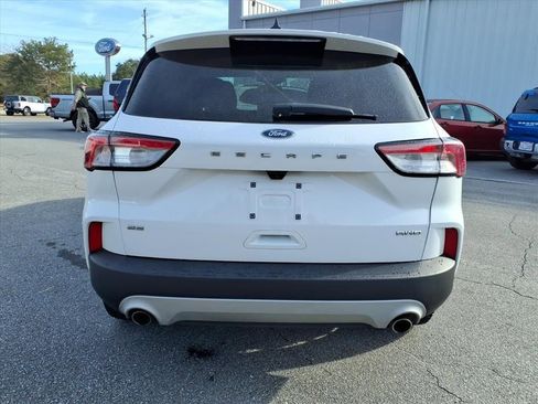 Used 2022 Ford Escape SE image 3