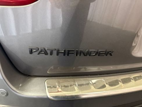 Used 2018 Nissan Pathfinder SL w/ Midnight Edition Package FWD image 12