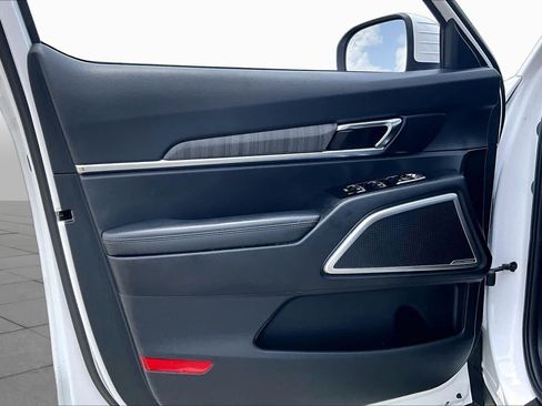 Used 2024 Kia Telluride EX w/ EX Captain's Chair Package FWD image 19