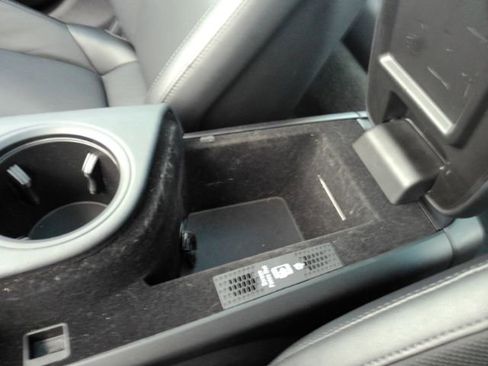 Used 2022 Porsche Taycan image 46