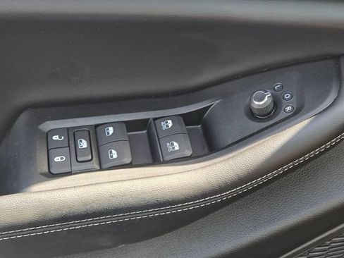 Used 2025 Jeep Grand Cherokee Altitude RWD image 30