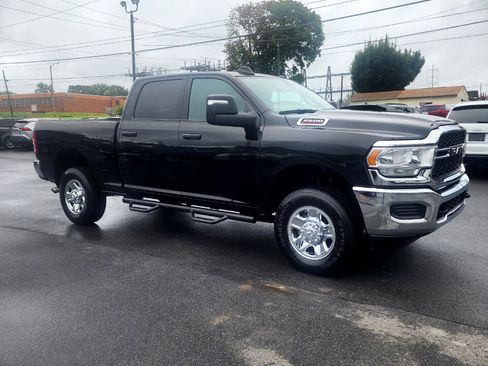 Used 2024 RAM 2500 Tradesman w/ Chrome Appearance Group image 6