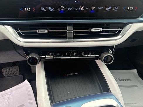 New 2025 Chevrolet Equinox EV LT w/ Convenience Package II image 16