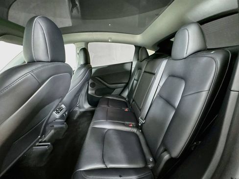 Used 2022 Tesla Model Y Long Range AWD/4WD image 30