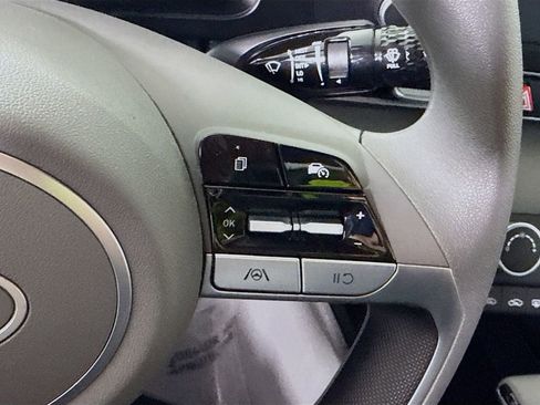 Certified 2024 Hyundai Elantra SE image 21