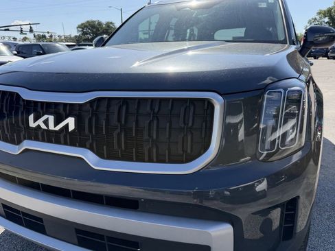 Certified 2024 Kia Telluride EX w/ EX Captain's Chair Package FWD image 10