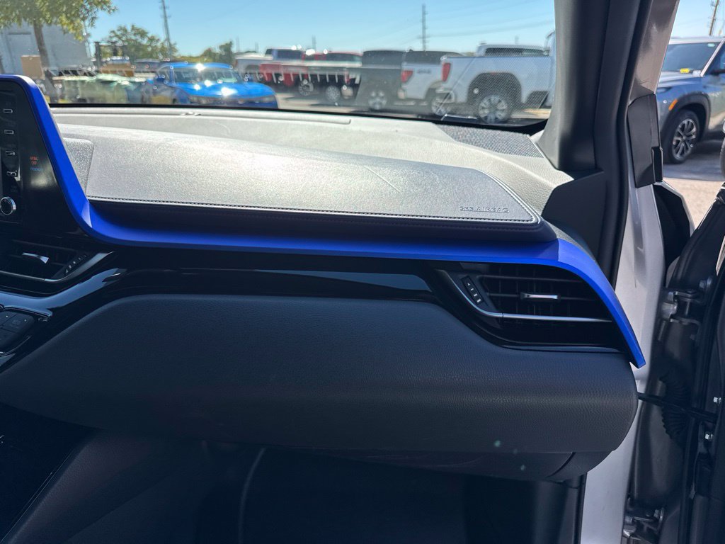 Used 2020 Toyota C-HR XLE FWD image 16