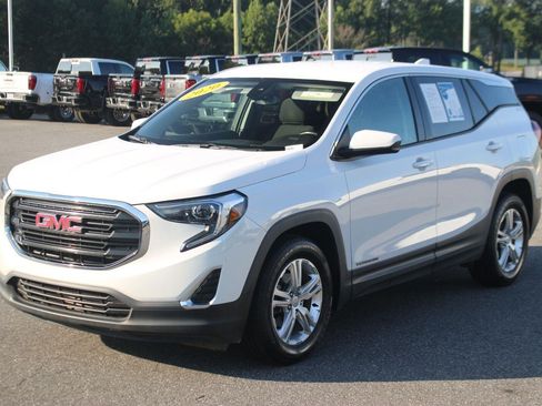 Used 2020 GMC Terrain SLE FWD image 2