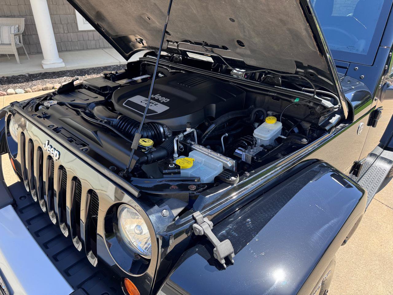 Used 2012 Jeep Wrangler Sahara w/ Connectivity Group AWD/4WD image 22