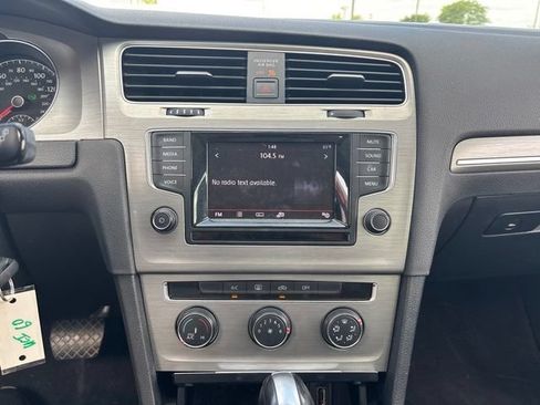 Used 2015 Volkswagen Golf 4-Door FWD image 21