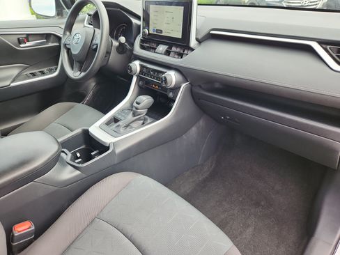 Used 2025 Toyota RAV4 XLE AWD/4WD image 17