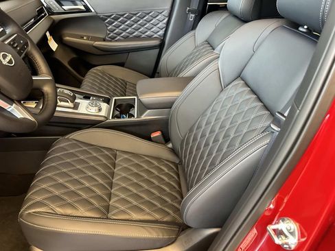 New 2026 Nissan Rogue Platinum AWD/4WD image 16