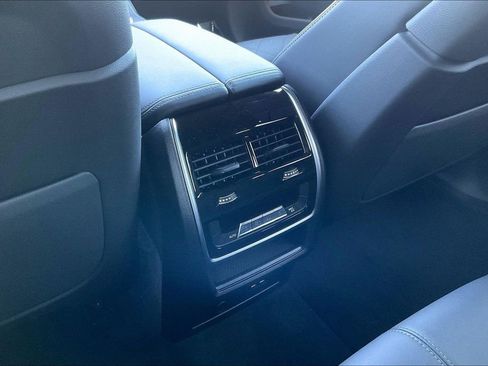 New 2026 BMW X5 xDrive50e w/ Premium Package AWD/4WD image 10