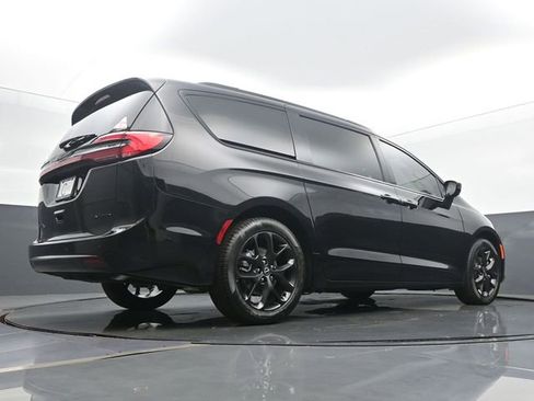 New 2025 Chrysler Pacifica Limited image 51