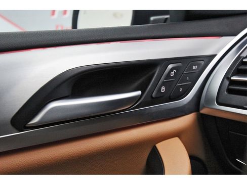 Used 2025 BMW X4 xDrive30i image 18