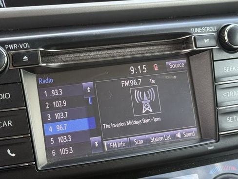 Used 2018 Toyota RAV4 XLE FWD image 19