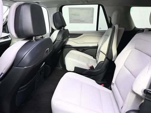 New 2026 Lincoln Navigator Reserve AWD/4WD image 21