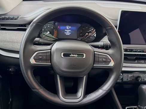 Used 2022 Jeep Compass Latitude w/ Sun and Sound Group AWD/4WD image 16