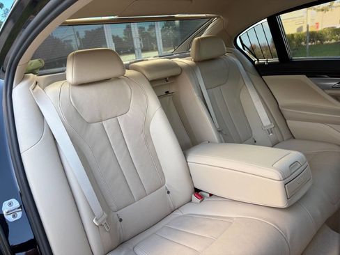 Used 2017 BMW 740i image 23