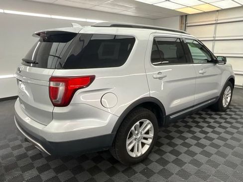 Used 2017 Ford Explorer XLT FWD image 20