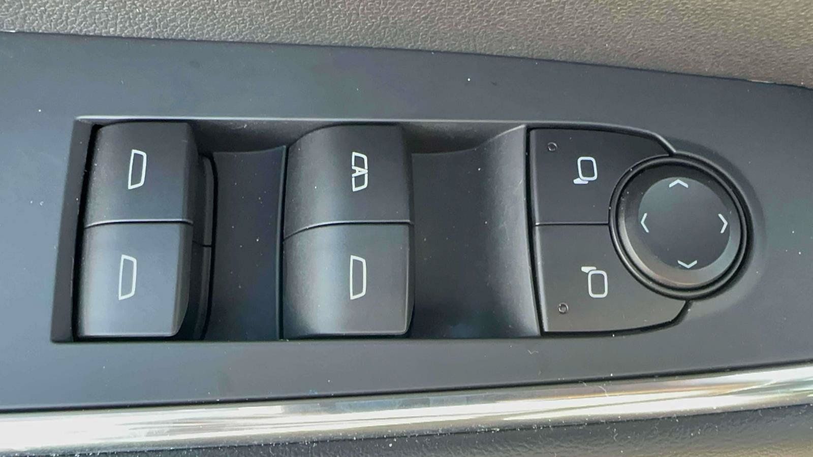 Used 2025 GMC Acadia Elevation AWD/4WD image 13