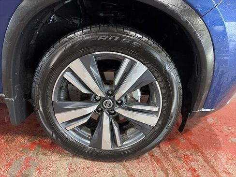 Used 2021 Nissan Rogue SL w/ Premium Package image 18