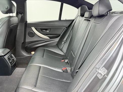 Used 2016 BMW 320i Sedan w/ Sport Package image 18