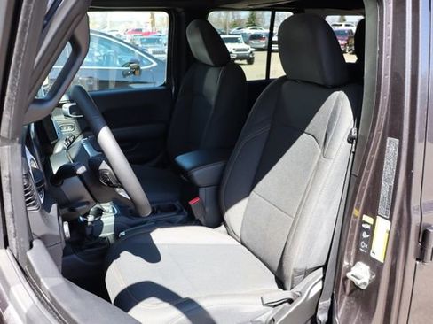Used 2025 Jeep Wrangler Unlimited Sahara AWD/4WD image 14