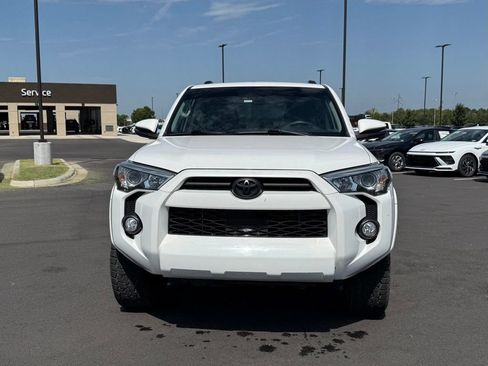 Used 2020 Toyota 4Runner SR5 Premium AWD/4WD image 2