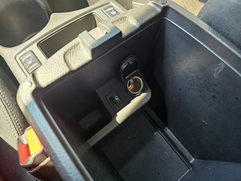 Used 2018 Nissan Rogue S image 35