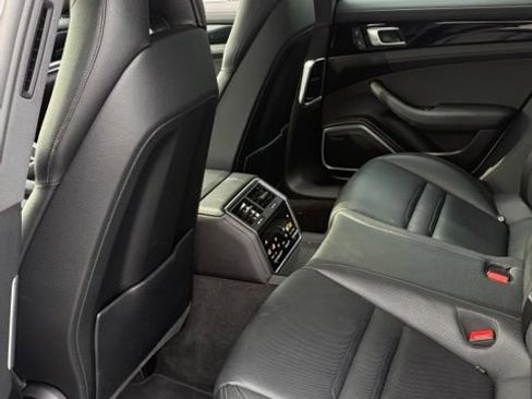 Used 2022 Porsche Panamera RWD image 6