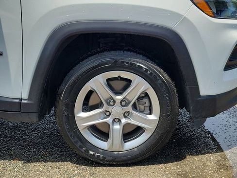 Used 2024 Jeep Compass Latitude AWD/4WD image 6