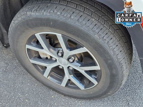 Used 2024 Jeep Grand Cherokee L Limited w/ Luxury Tech Group II image 4