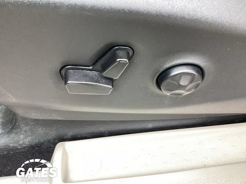 Used 2024 Chrysler Pacifica Touring-L FWD image 17