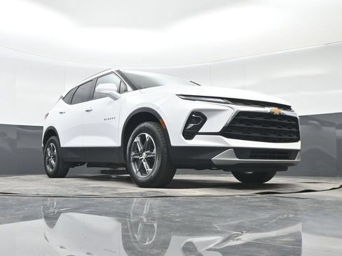 Used 2025 Chevrolet Blazer LT w/ Convenience Package FWD image 24