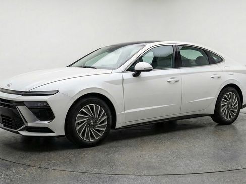 Used 2025 Hyundai Sonata SEL FWD image 3