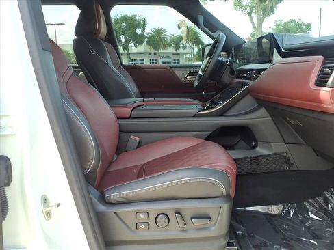 Used 2025 INFINITI QX80 Autograph w/ Autograph Exterior Package AWD/4WD image 9