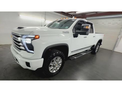 Certified 2024 Chevrolet Silverado 2500 High Country w/ High Country Premium Package AWD/4WD image 4
