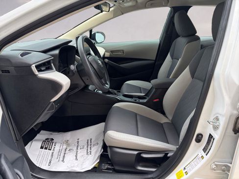 Used 2024 Toyota Corolla LE FWD image 9