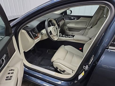 Used 2019 Volvo S60 T8 Inscription image 29