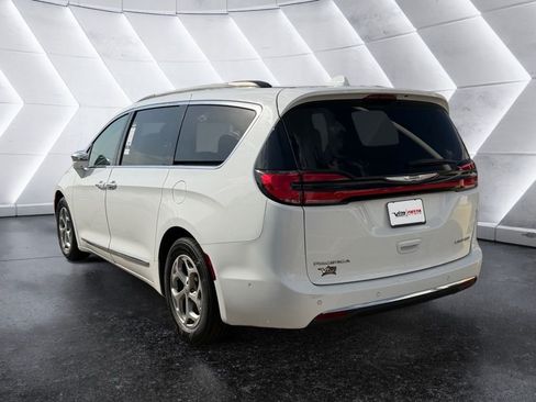 Used 2022 Chrysler Pacifica Limited FWD image 4