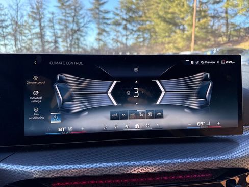 Used 2025 BMW i4 M50 w/ Premium Package image 16